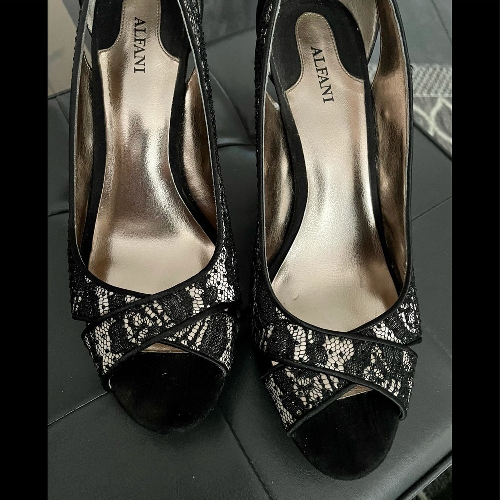 Alfani OpenToe / Peep Toe Black / Cream Lace Detail Heels Size 9